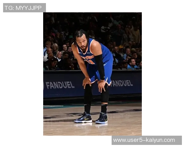 布克称赞布伦森为联盟最难防守球员之一灵活性与得分能力兼具 布克称赞布伦森为联盟最难防守球员之一灵活性与得分能力兼具