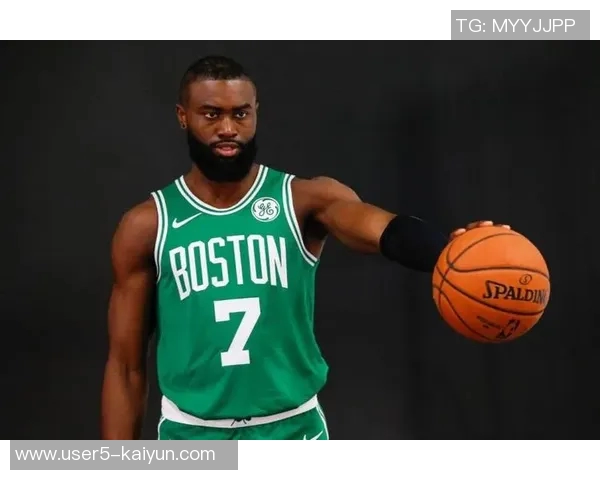 杰伦布朗首节火力全开独得16分但球队仍落后11分苦苦追赶